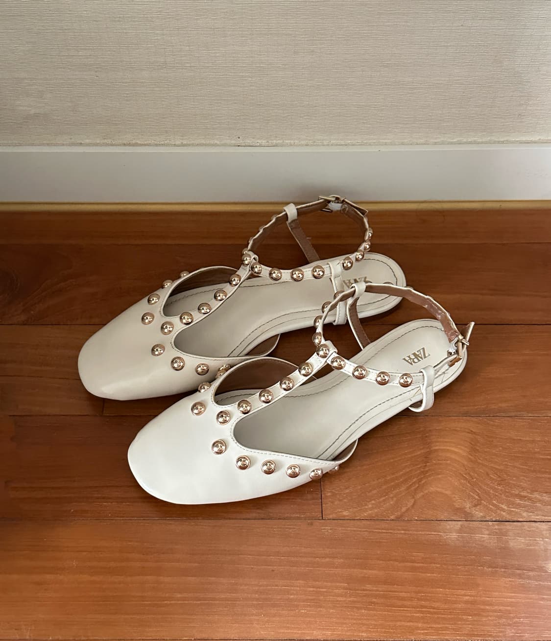 자라 스터드 플랫슈즈 EU36 상품이미지1