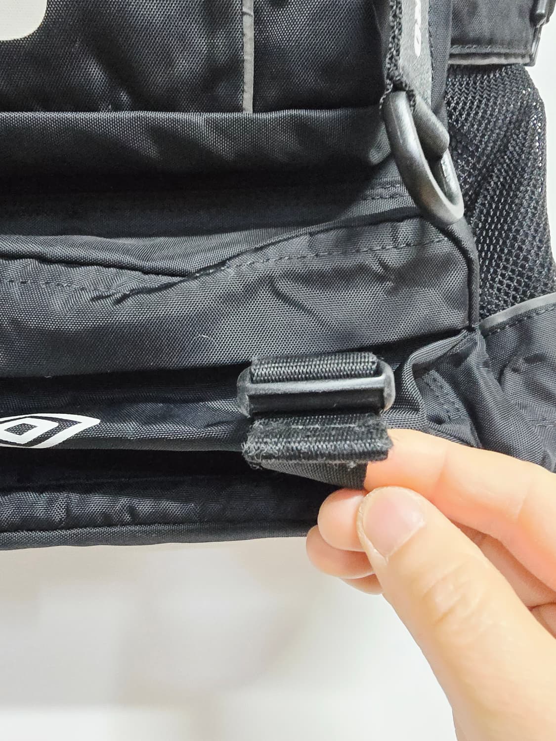 엄브로 검정색 백팩 가방 상품이미지3