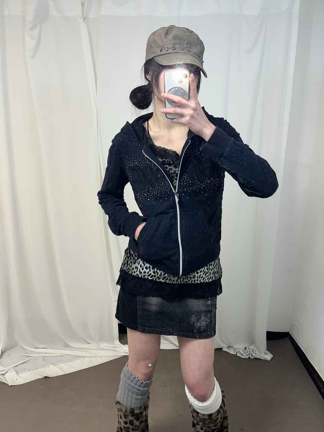 러블리 블랙 큐빅 후드집업 상품이미지1