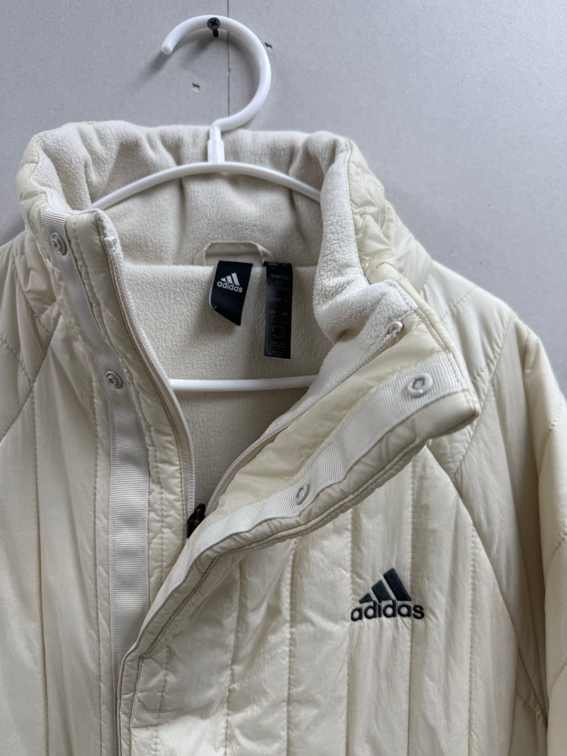 여성 xs (55) / 아디다스 벨티드 퀄팅 패딩 코트 아이보리 상품이미지4