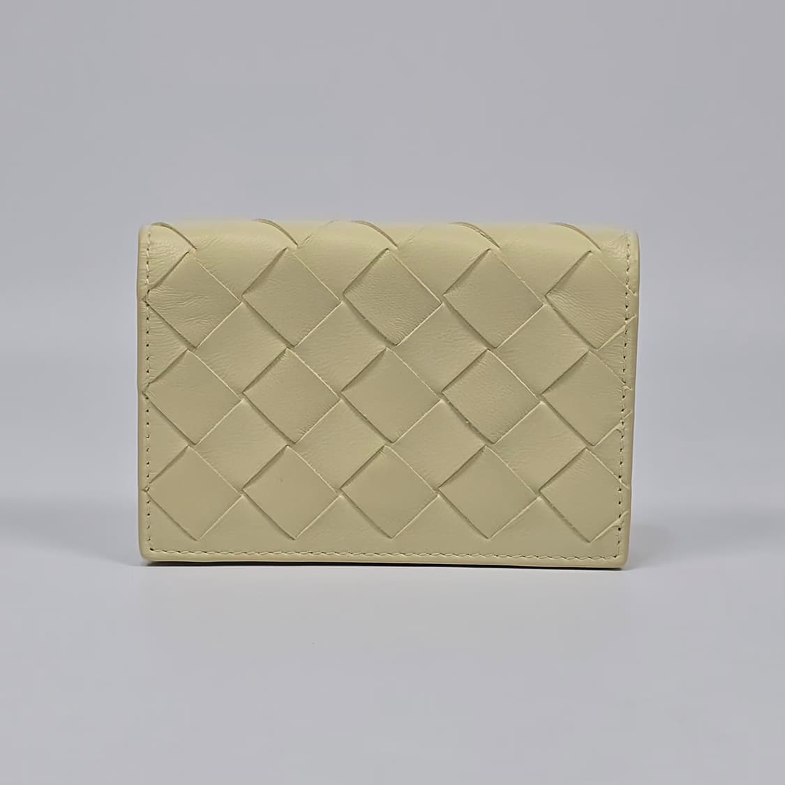 보테가베네타 인트레치아토 플랩 카드지갑 상품이미지2