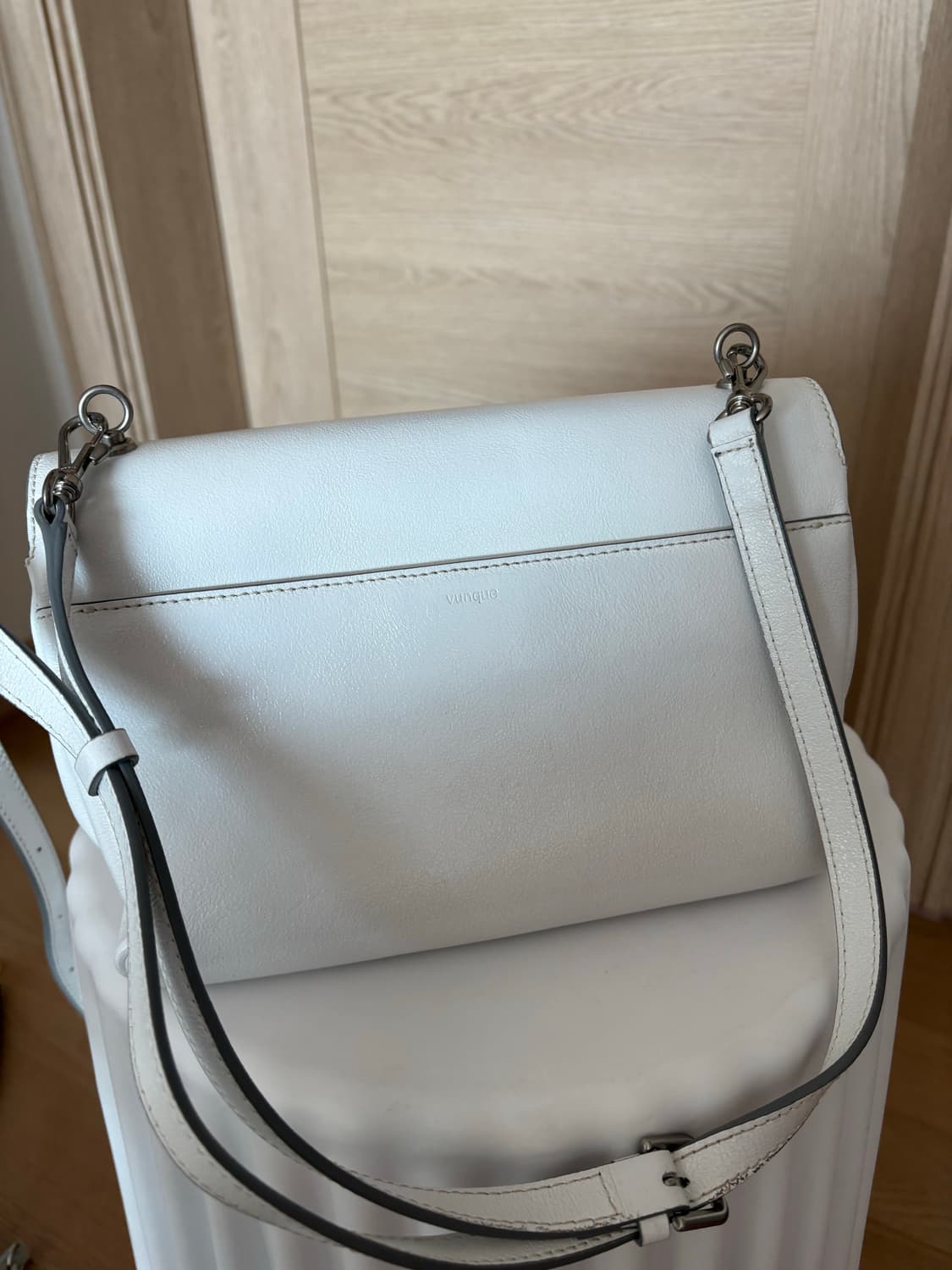 분크 바게트백 미듐 화이트 상품이미지3