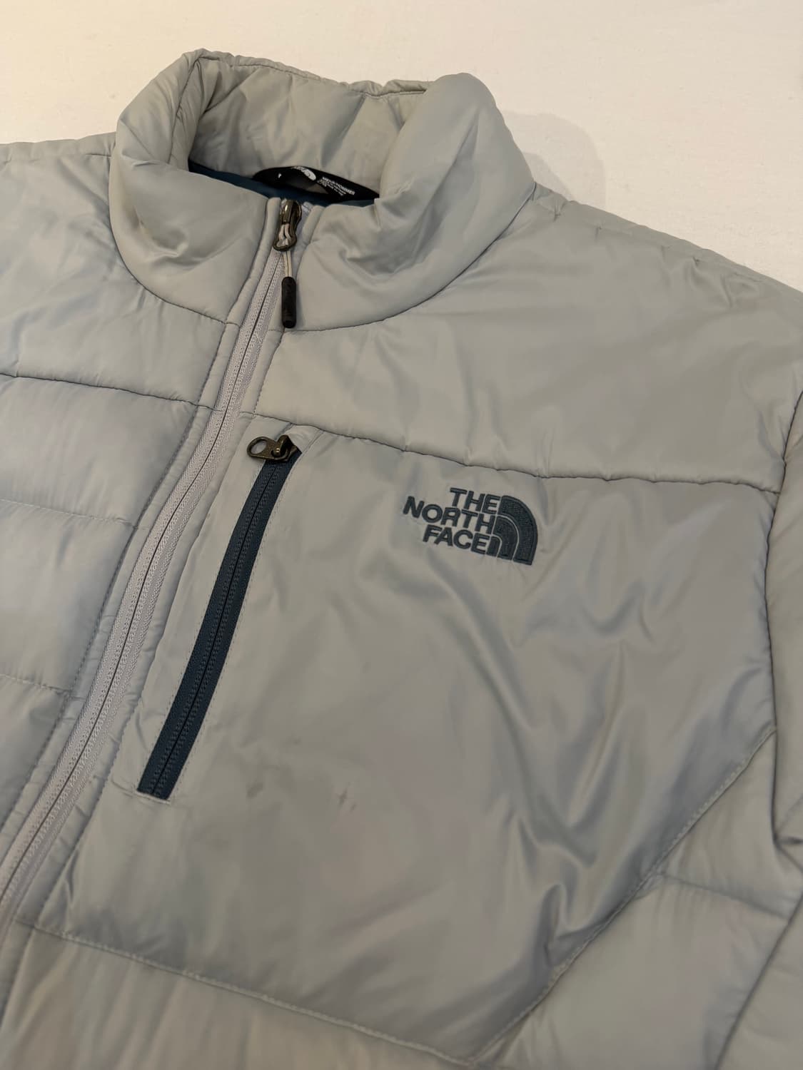 해외판) 노스페이스 550필 구스다운 경량패딩 그레이 상품이미지3