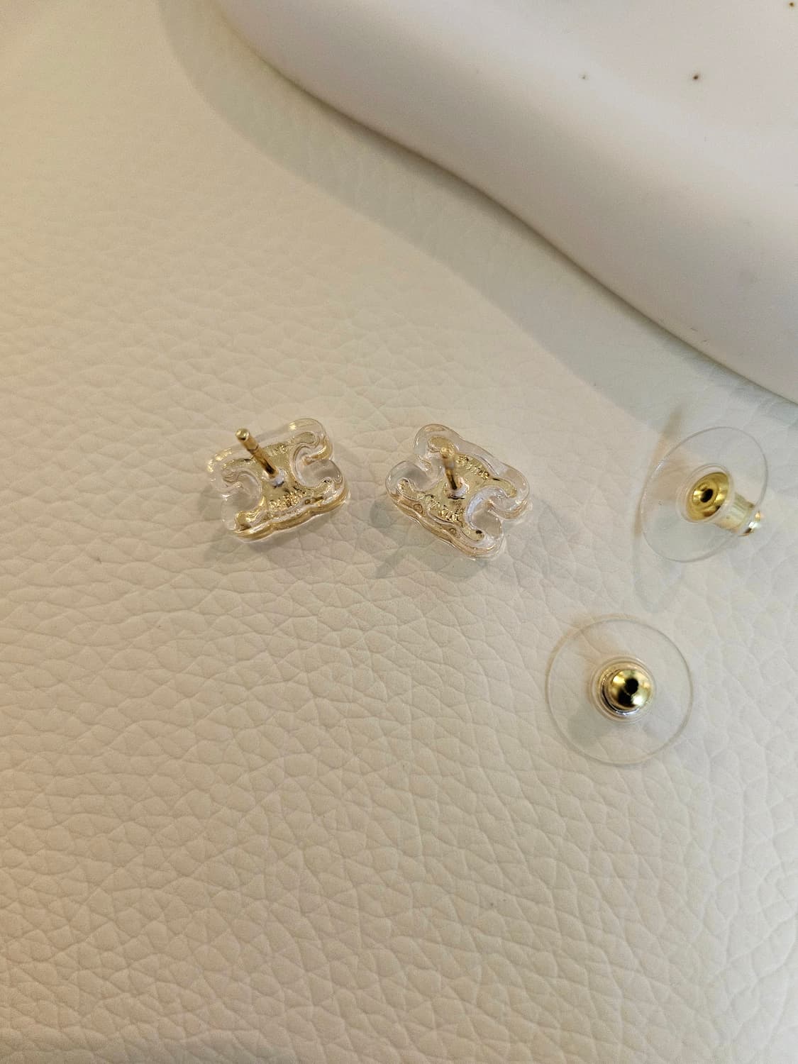 셀린느 업사이클링 미니 레진 귀걸이 상품이미지4