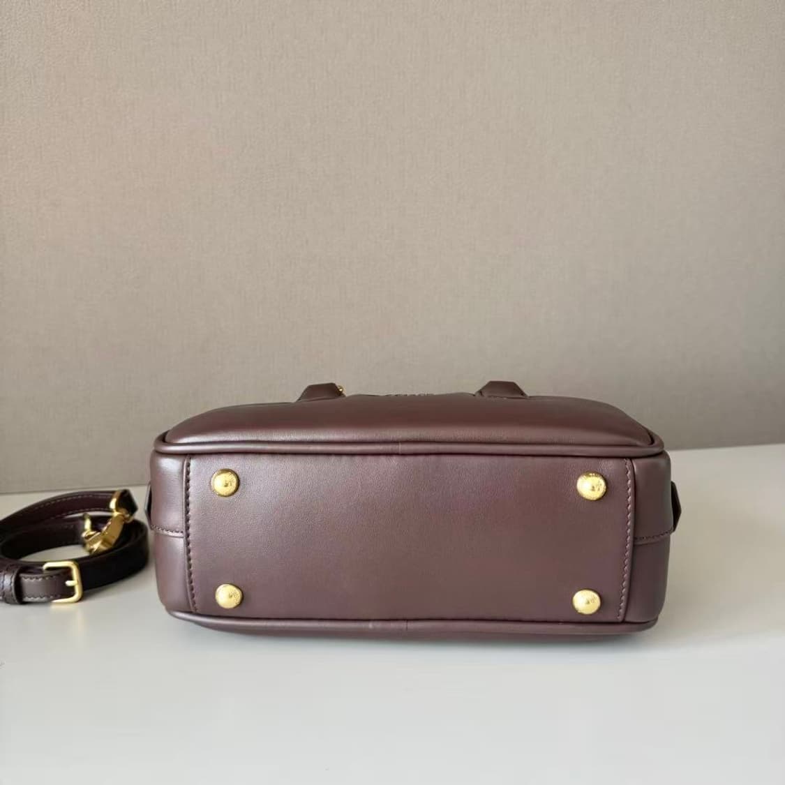 미우 미우 아르카디 레더 미니백 상품이미지4