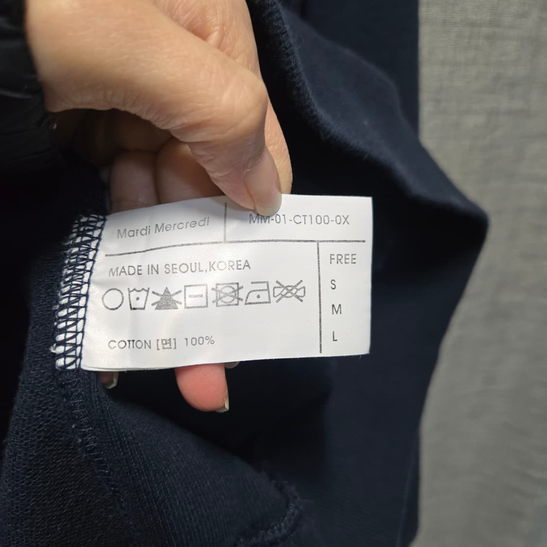 마르디 메크르디 플라워 네이비 맨투맨 상품이미지4