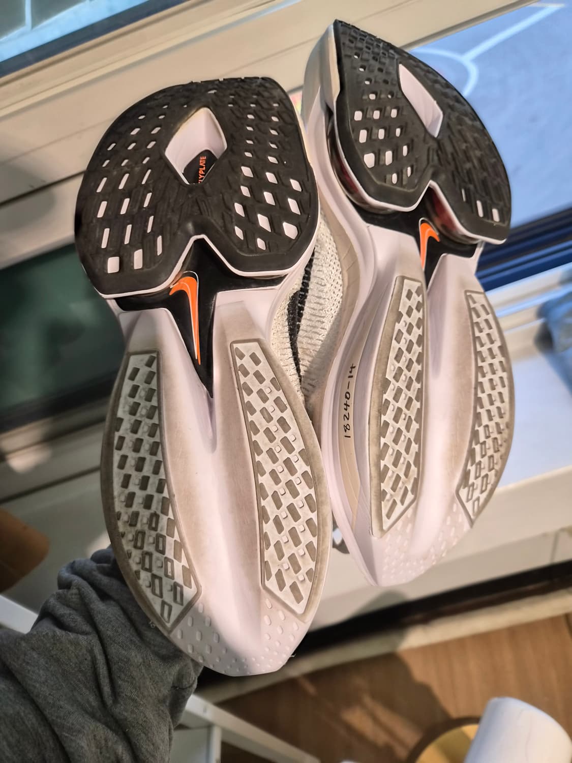 285) 나이키 에어 줌 알파플라이 넥스트% 2 프로토 화이트 팝니다 상품이미지4