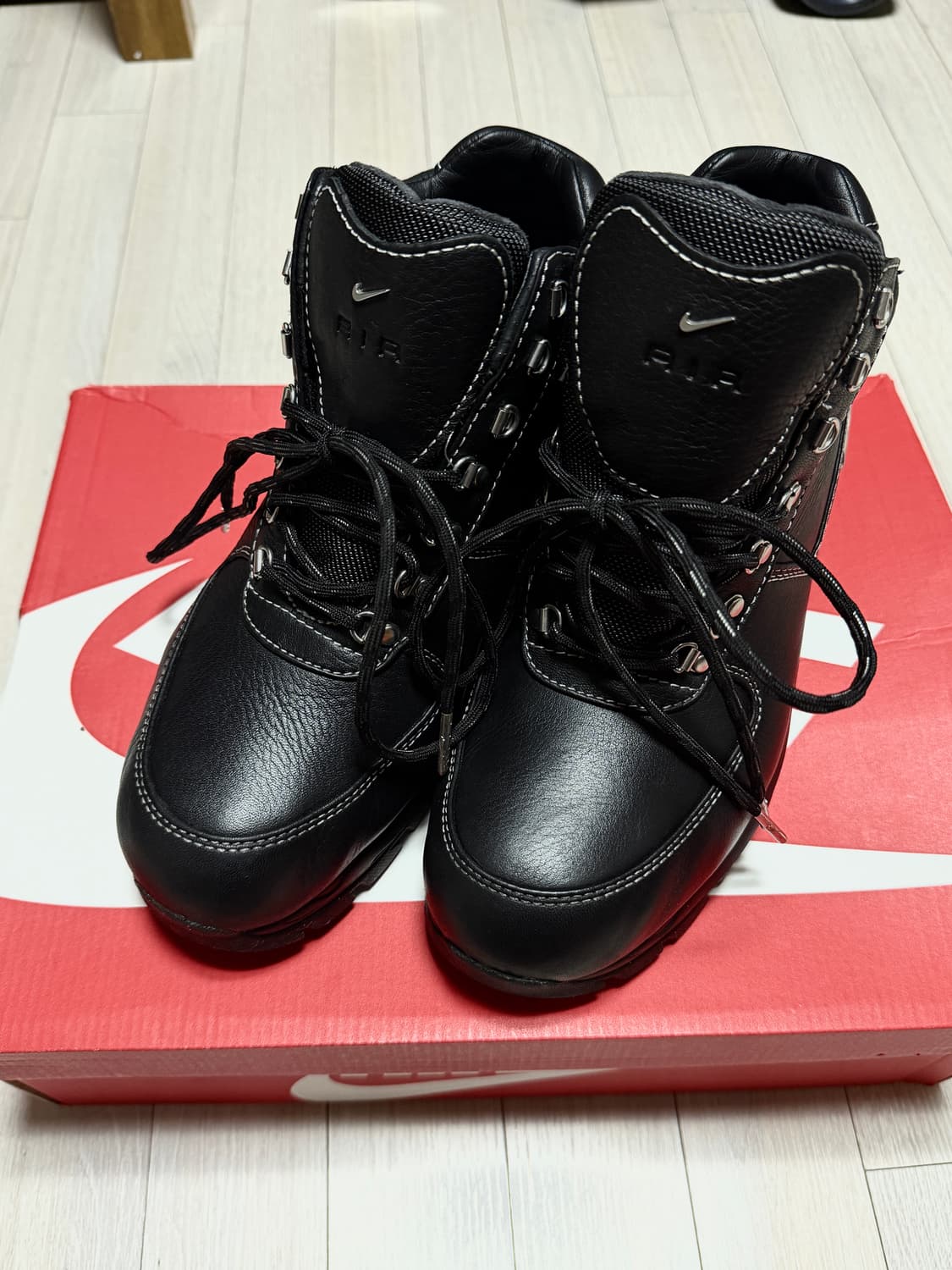 나이키 ACG 고아돔 프리미엄 부츠 카티 영로드 착용 상품이미지7