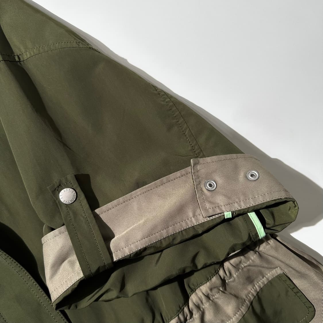 아르마니 익스체인지 투톤 드로스트링 웨이스트 쉬머 반팔 셔츠 자켓 상품이미지9