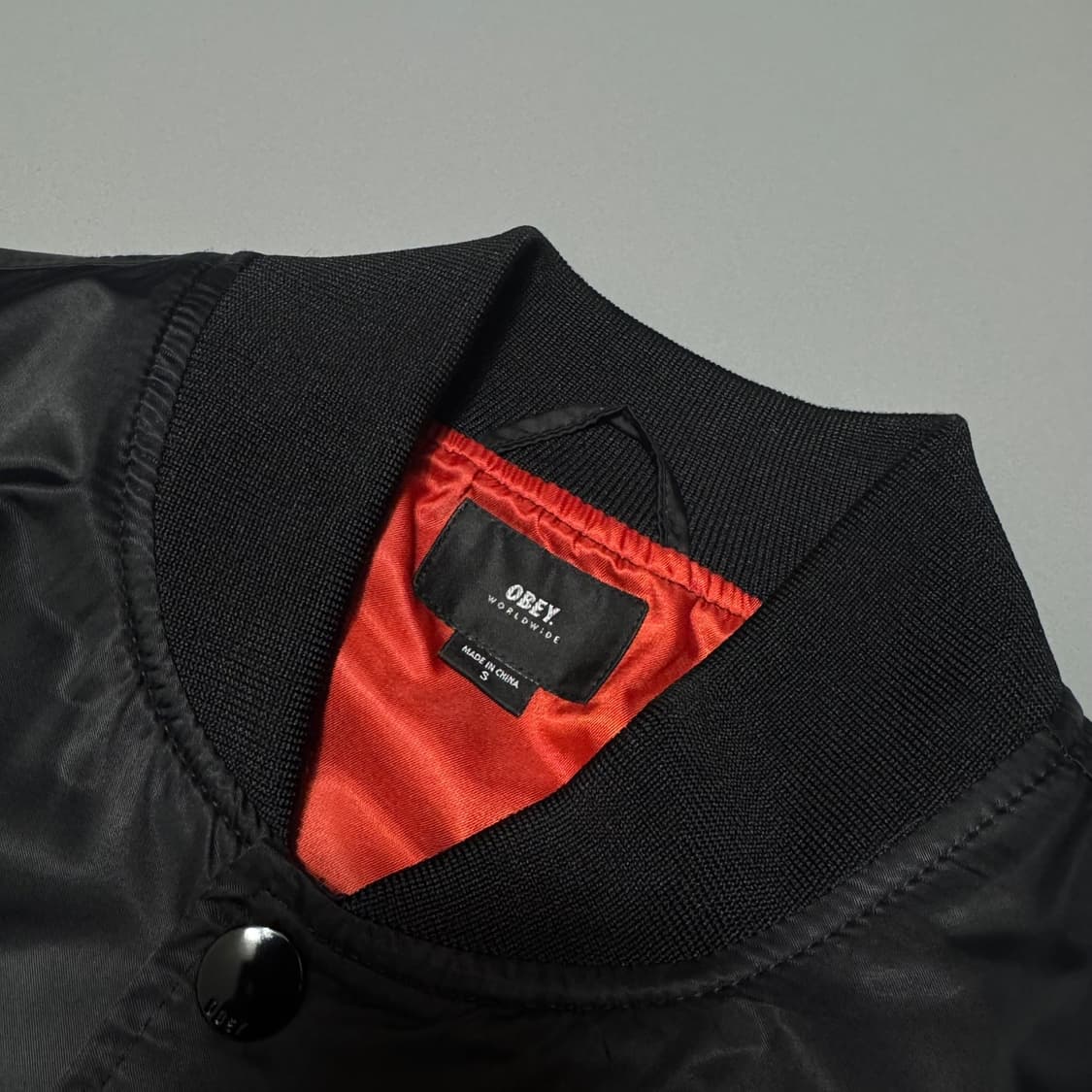 오베이(OBEY) 블랙컬러 양면 로고 집업 스타디움 자켓 상품이미지3