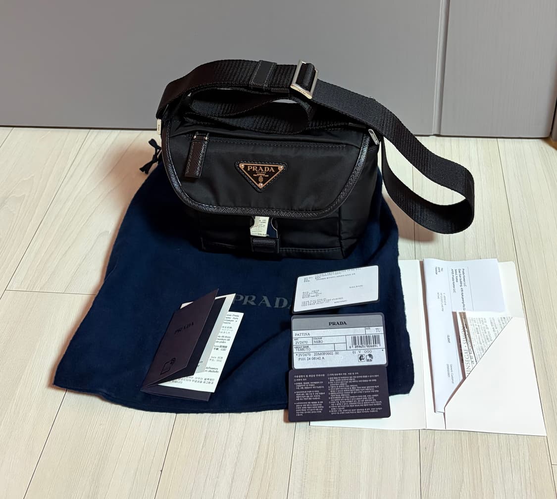 프라다 리나일론 및 사피아노 가죽 숄더백 2VD070 판매합니다. 상품이미지1