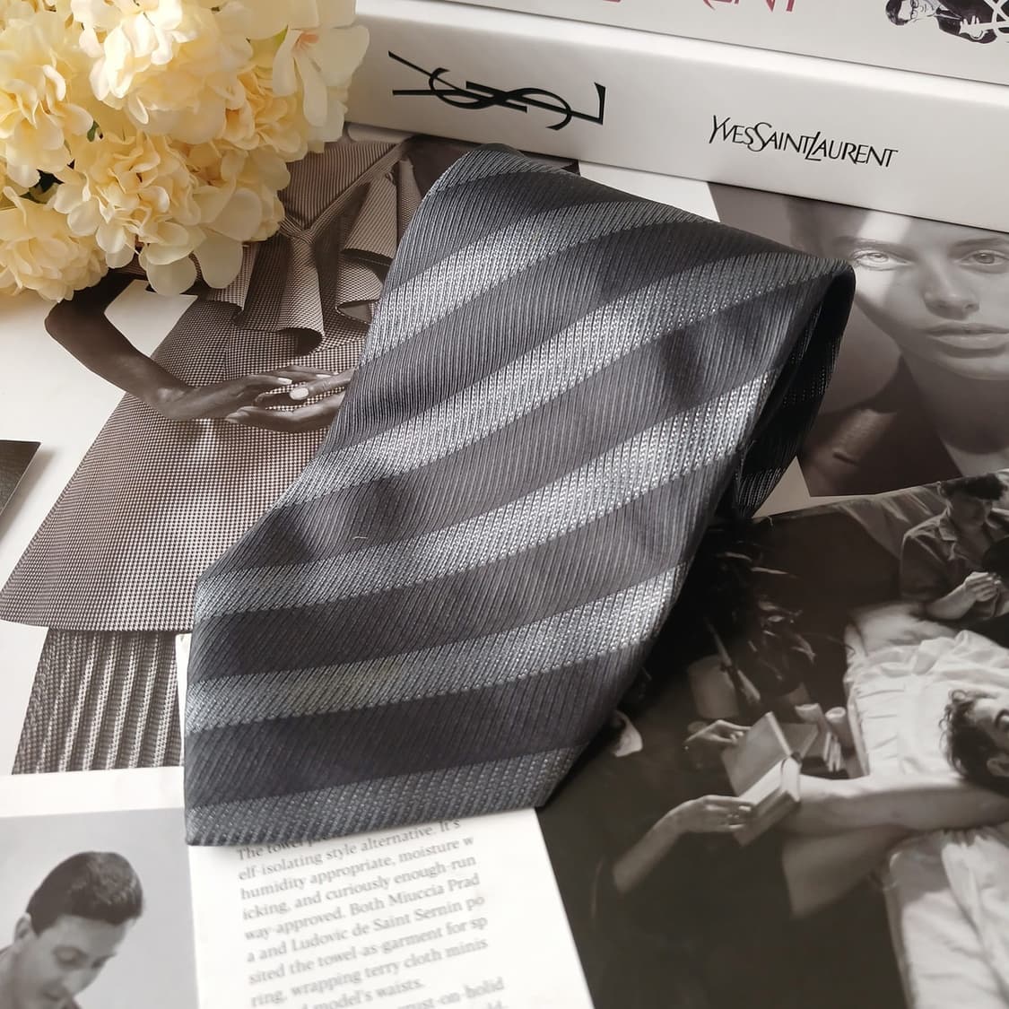 입생로랑 실크 그레이 스트라이프 넥타이 9.7cm A등급 A19083
 상품이미지2