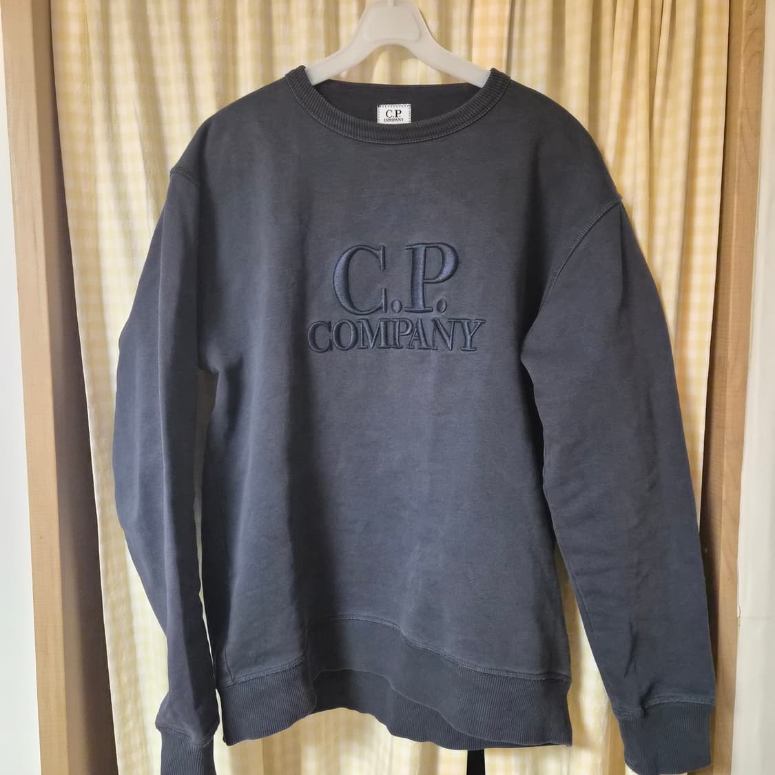 CP컴퍼니 맨투맨 상품이미지1