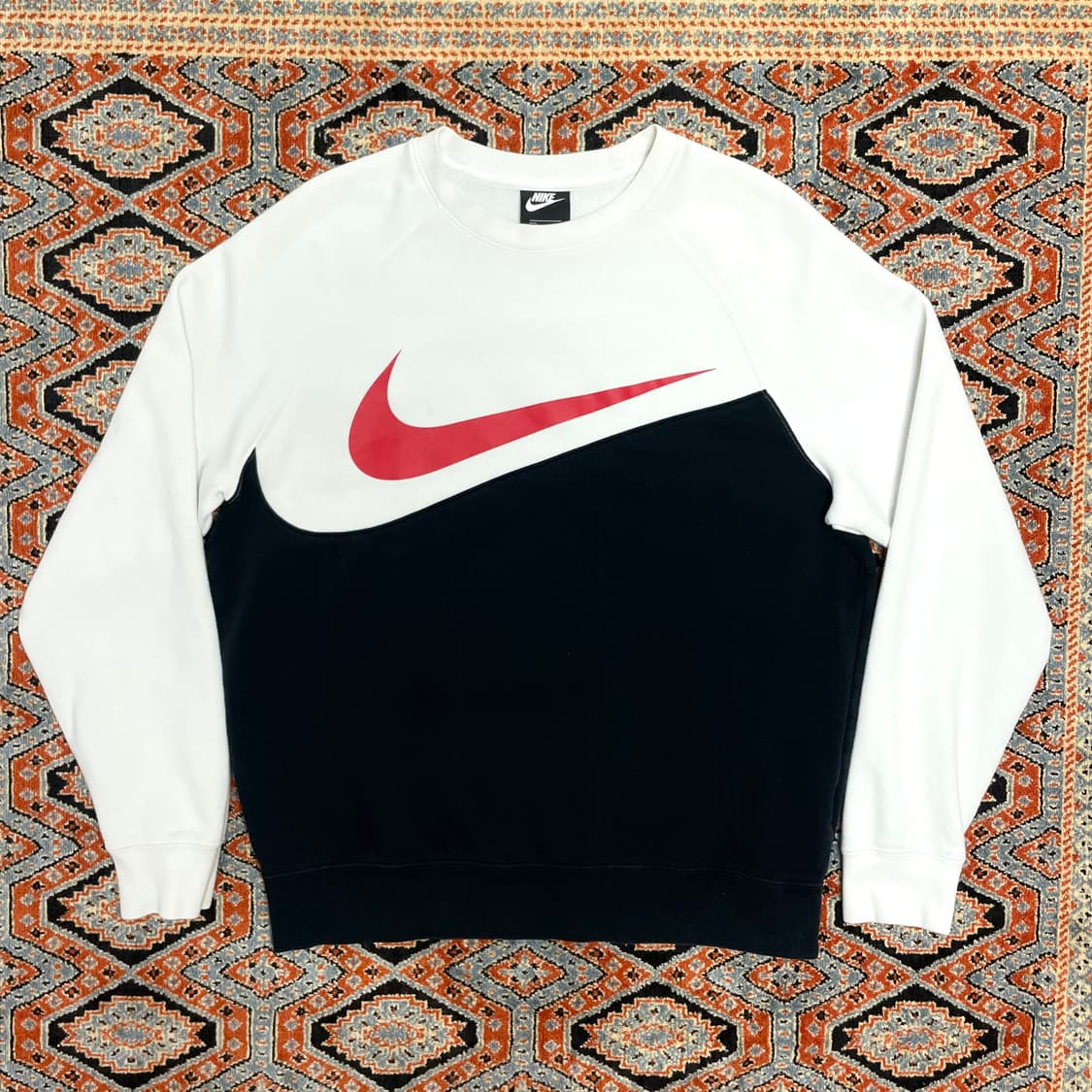 나이키 스우시로고 검흰 기모 맨투맨 남성L 상품이미지1