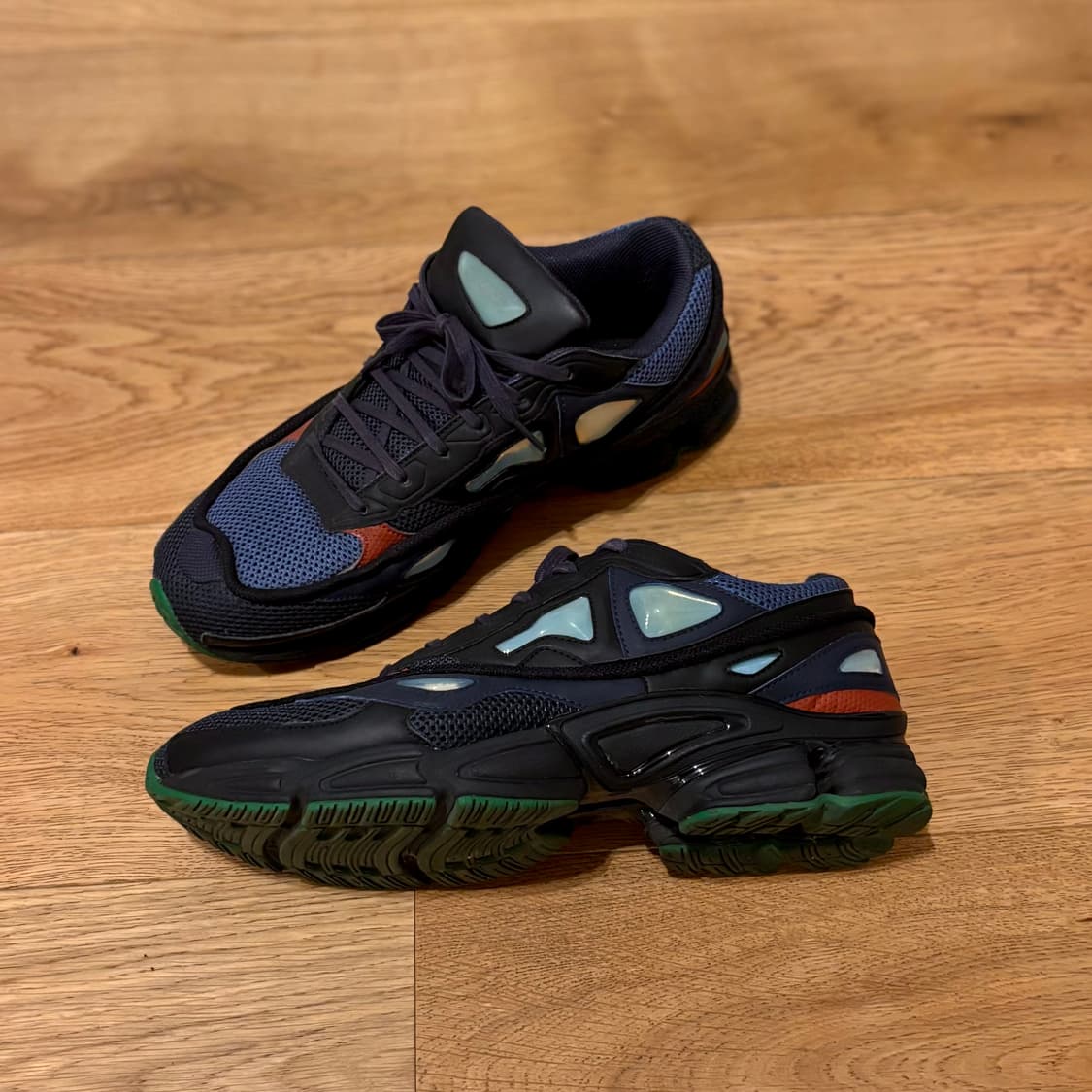 라프시몬스 아디다스 오즈위고2 상품이미지1