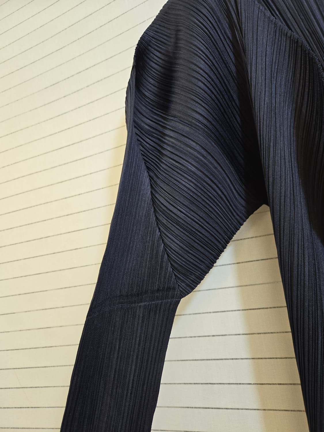 이세이미야케 플리츠플리츠 네이비 롱가디건 상품이미지3