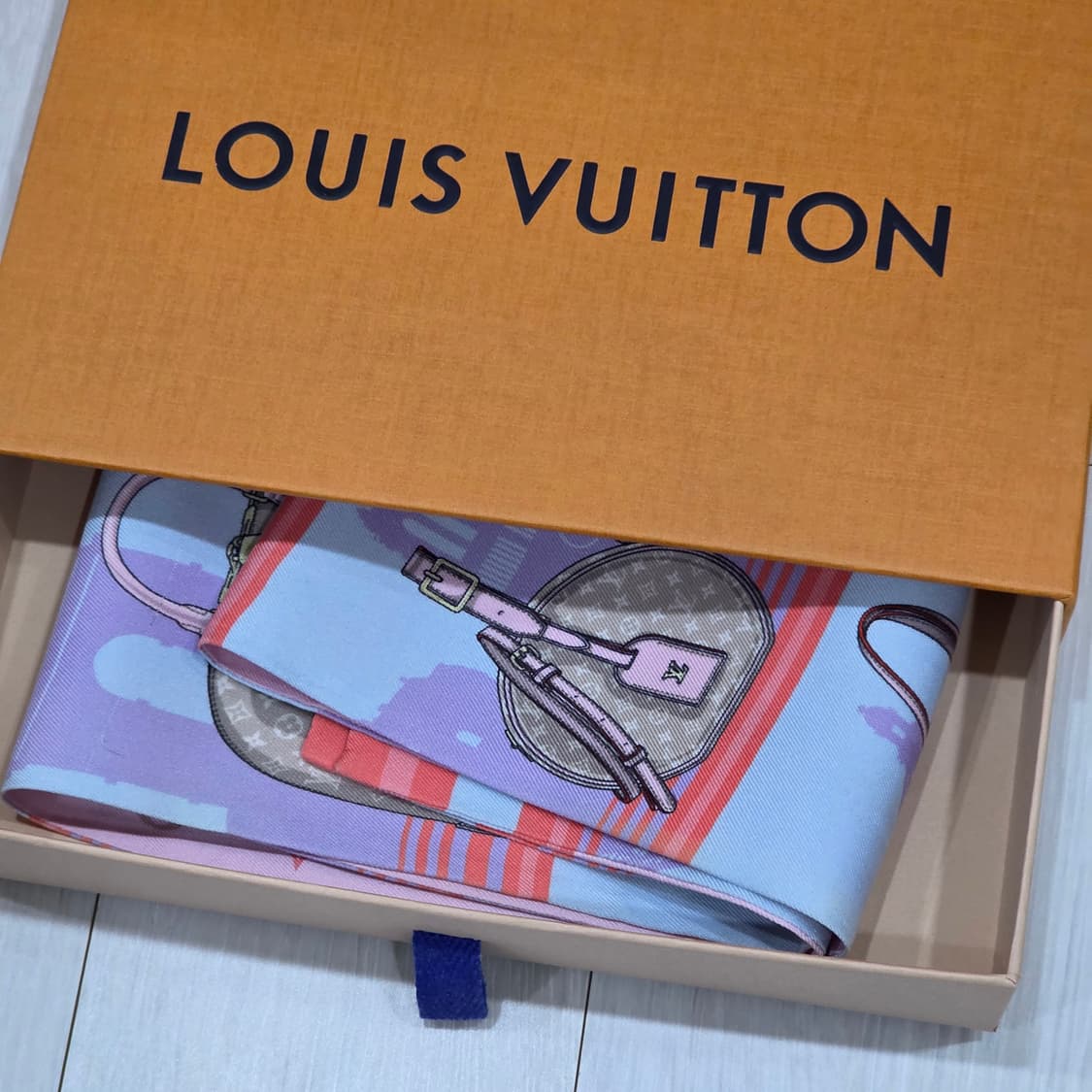루이비통 방도 스카프 스카이라인 로즈클레르 M77318 상품이미지2