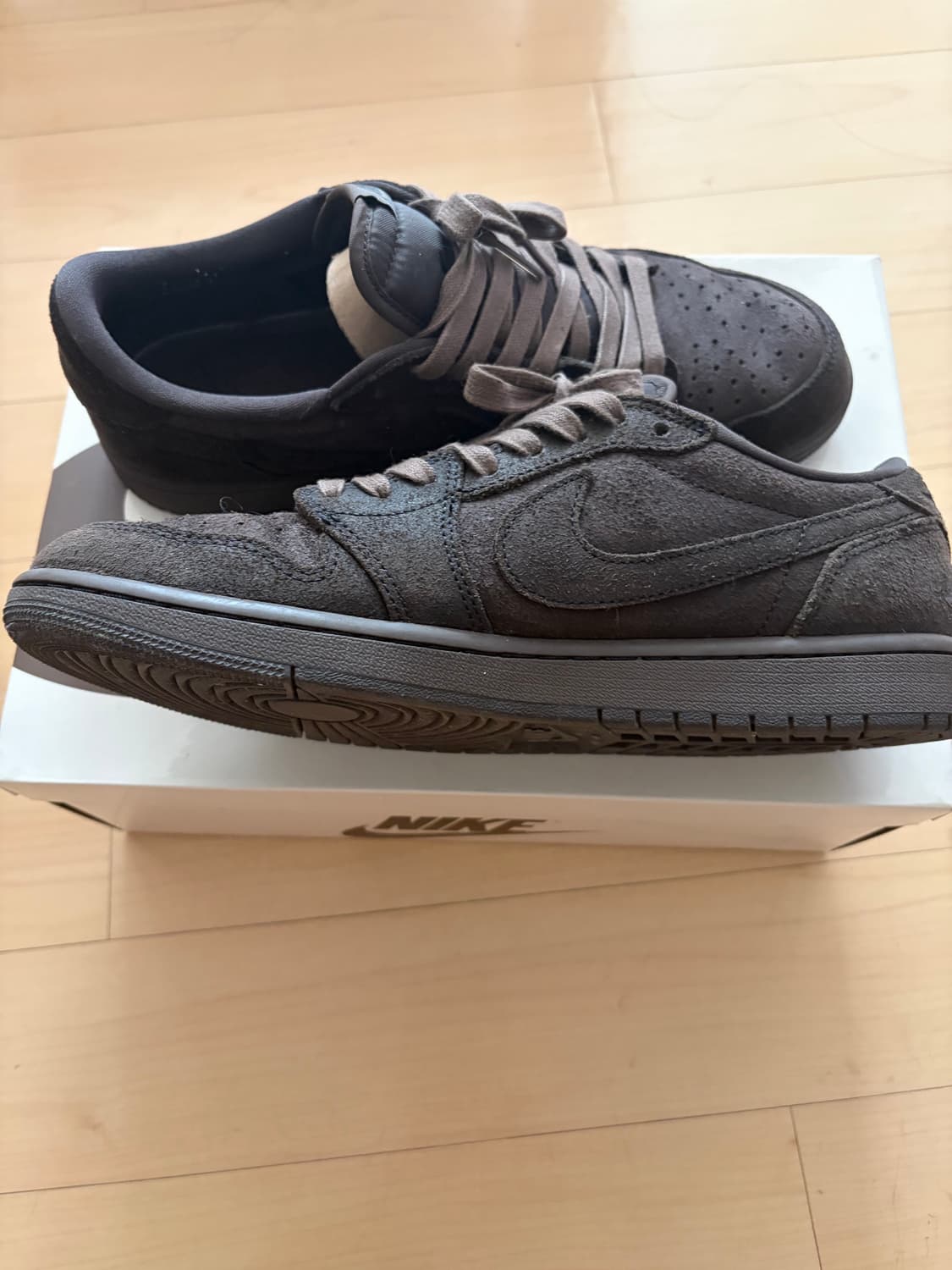 조던1x트래비스 스캇 콜라보 벨벳 다크모카 280판매합니다 상품이미지2