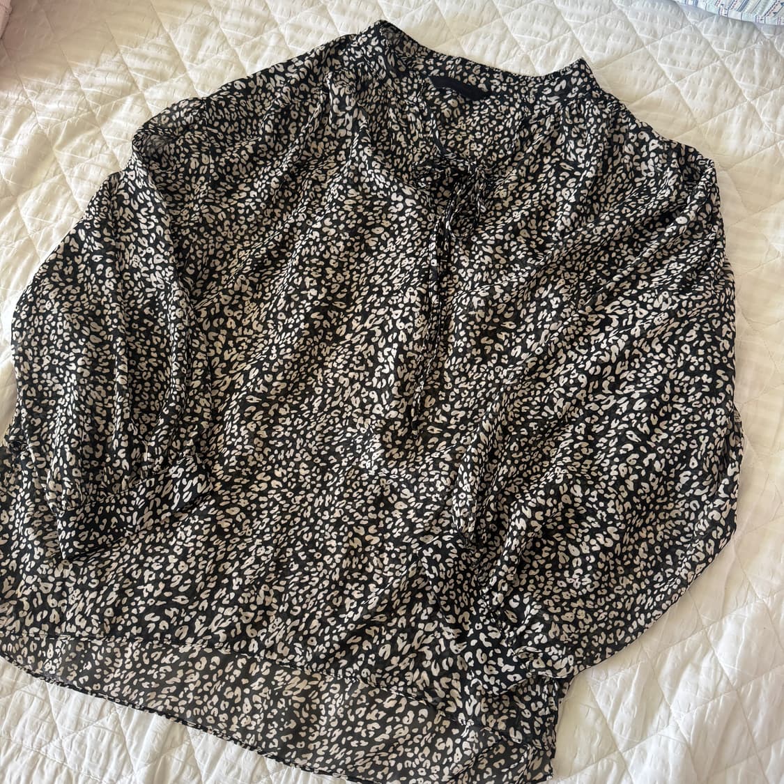55 한섬 보브 레오파드 블라우스 상품이미지4