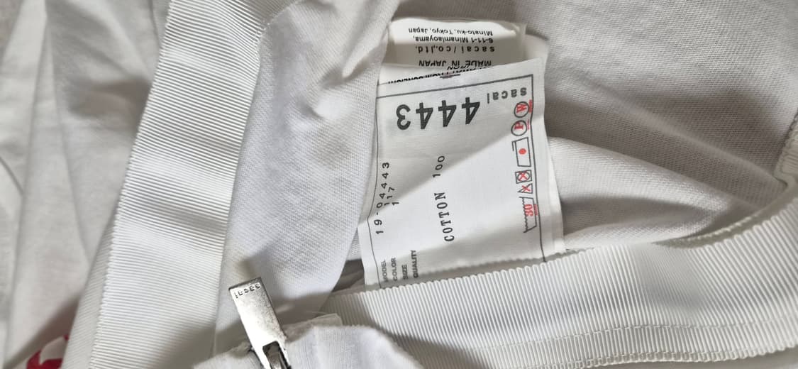 sacai 사카이 화이트 "We Are The People" 반팔티 상품이미지5