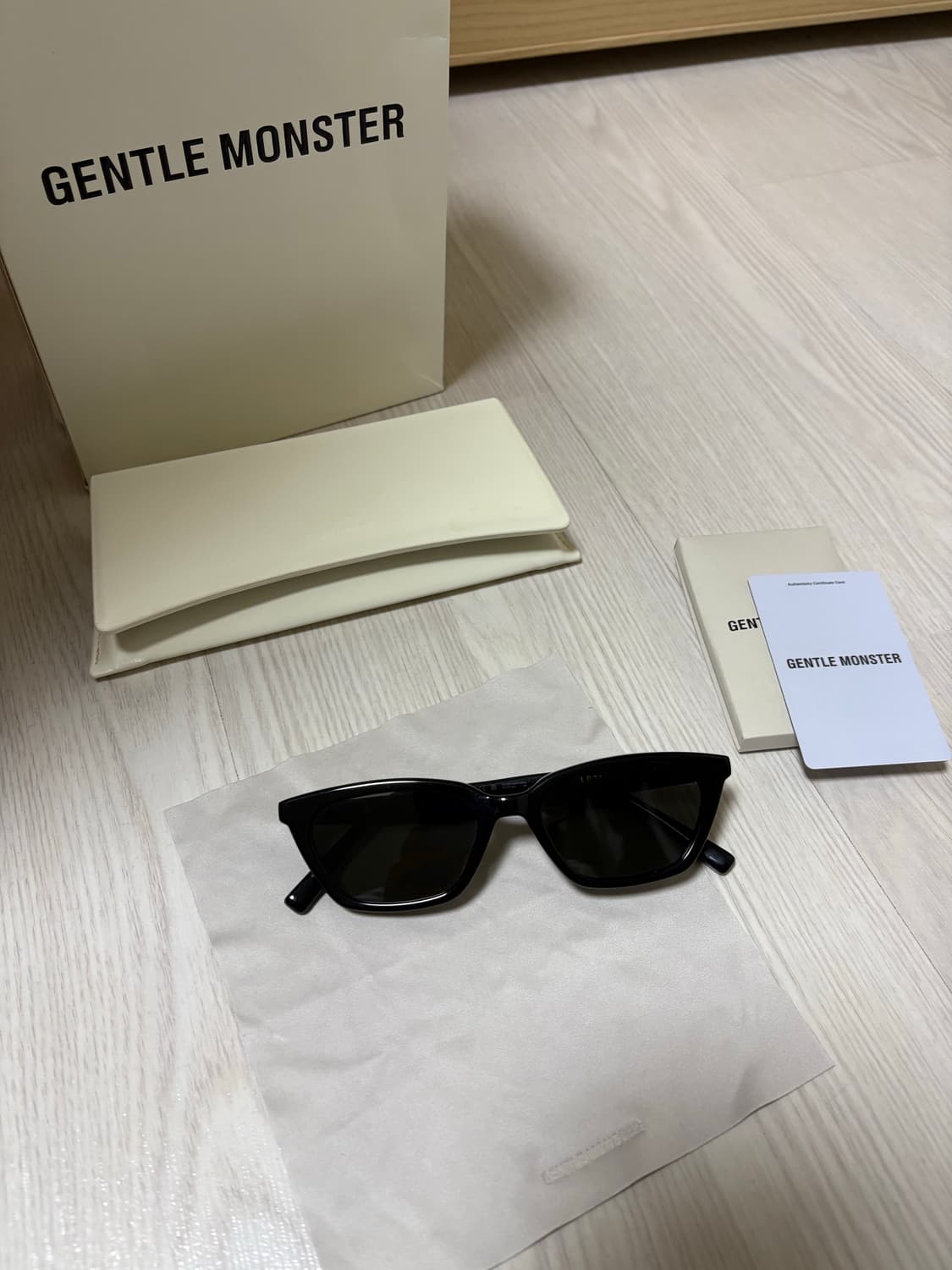 젠틀몬스터 로티 01 블랙 상품이미지1