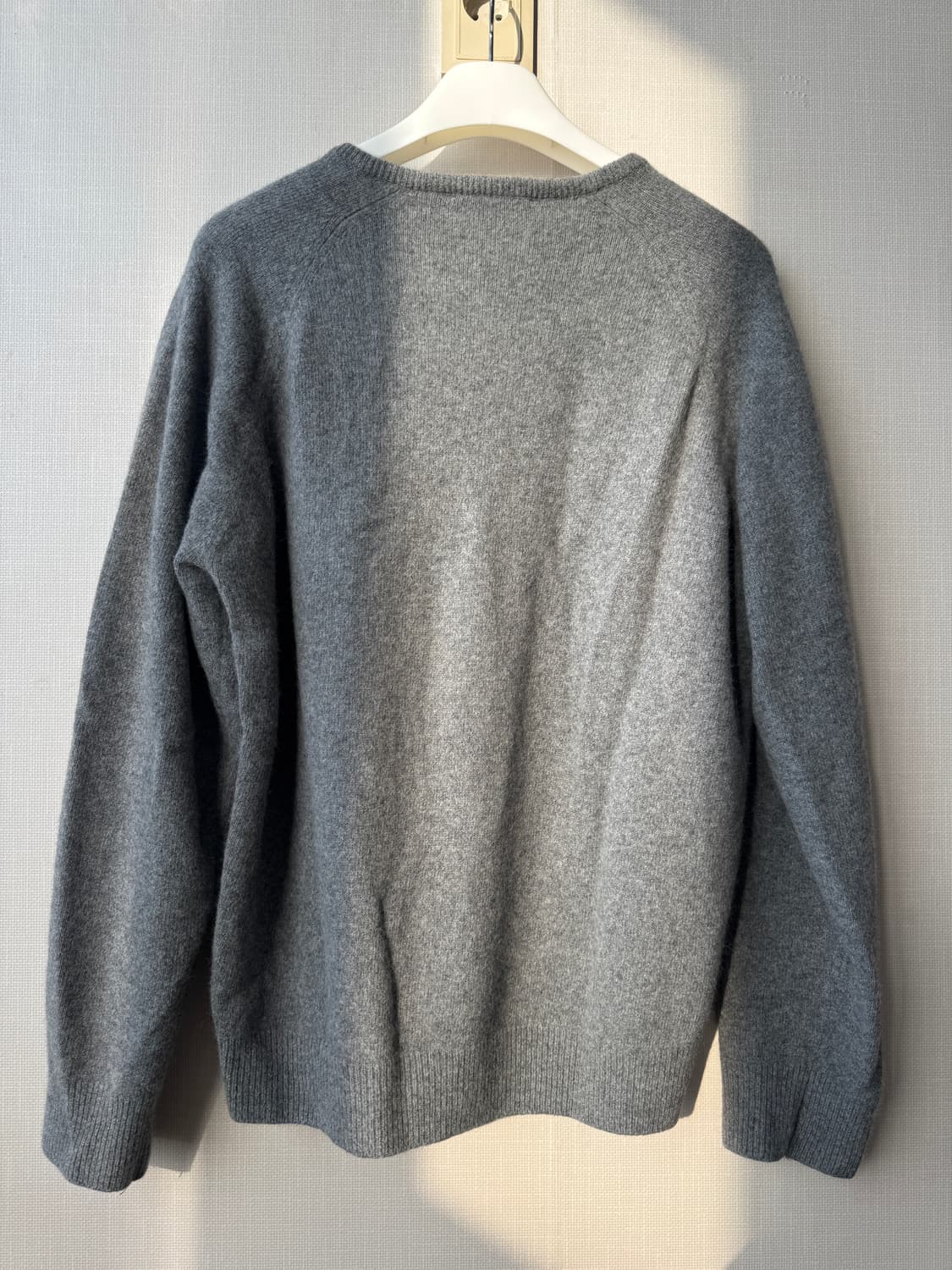 아모멘토 라쿤 브이넥 니트 (차콜) M 상품이미지3