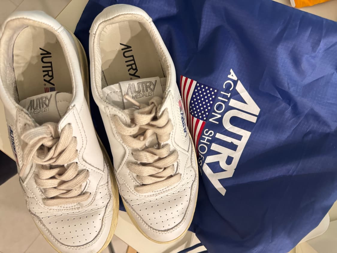 오트리 스니커즈 상품이미지1