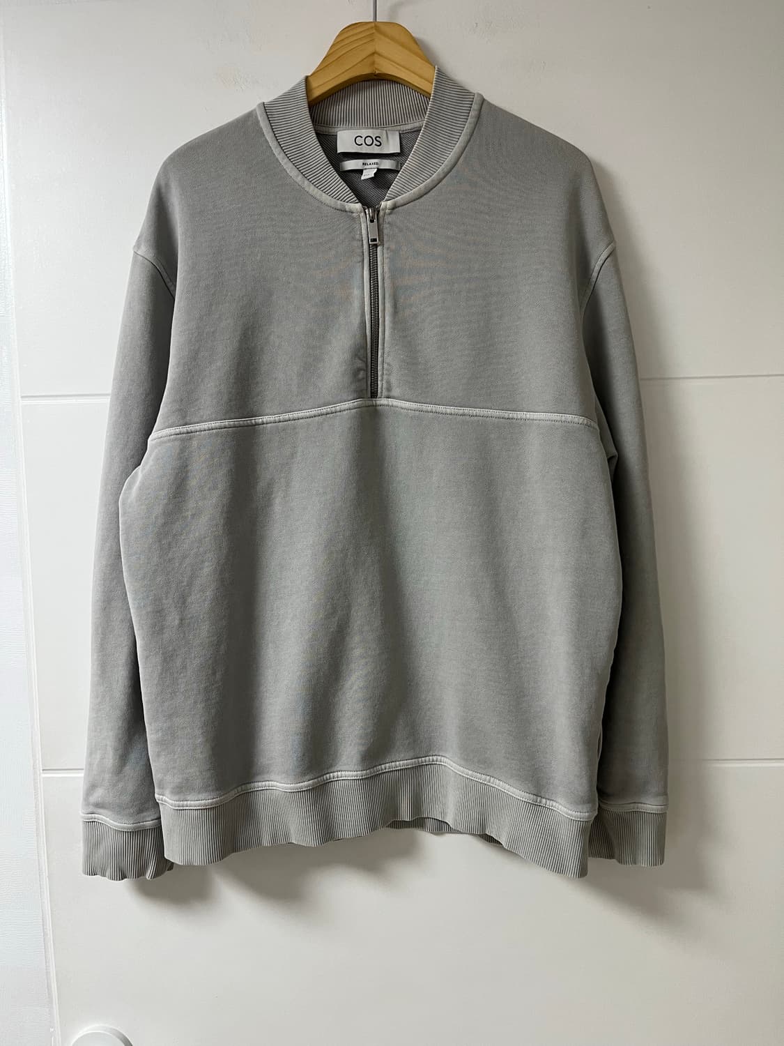 코스 맨투맨 코스 반집업 상품이미지1