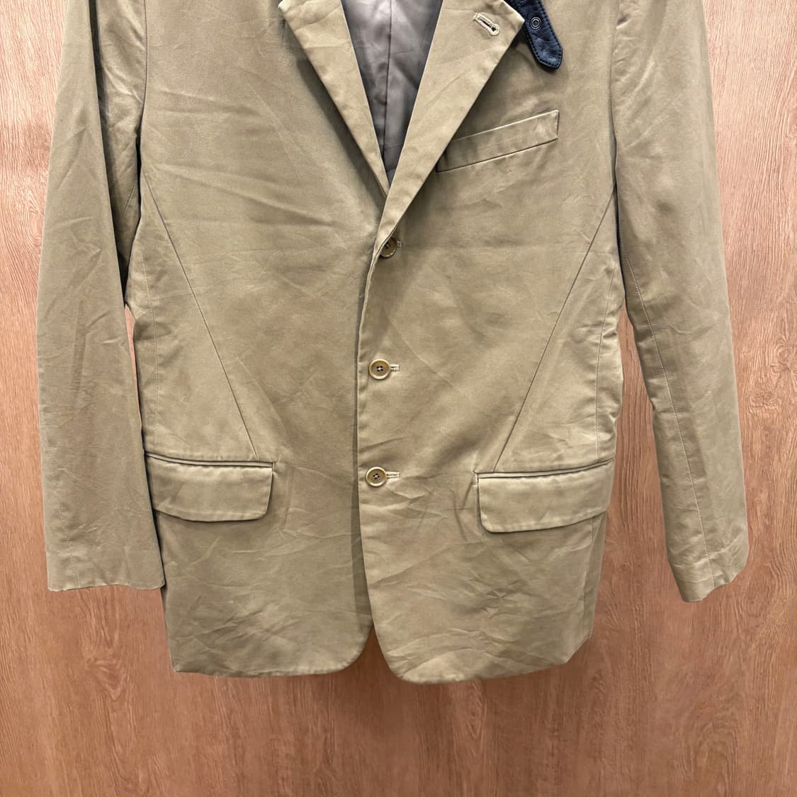 도나카란 뉴욕 코튼 테일러드 자켓 싱글 버튼 레더 카라 배색 베이지 상품이미지5