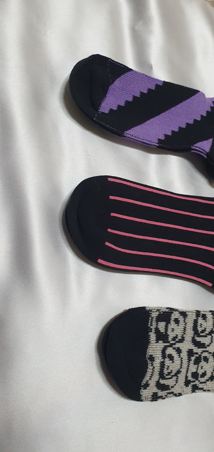 퍼플 핑크 라이트그레이 물결 스트라이프 팬다 비비안웨스트우드 양말 상품이미지4