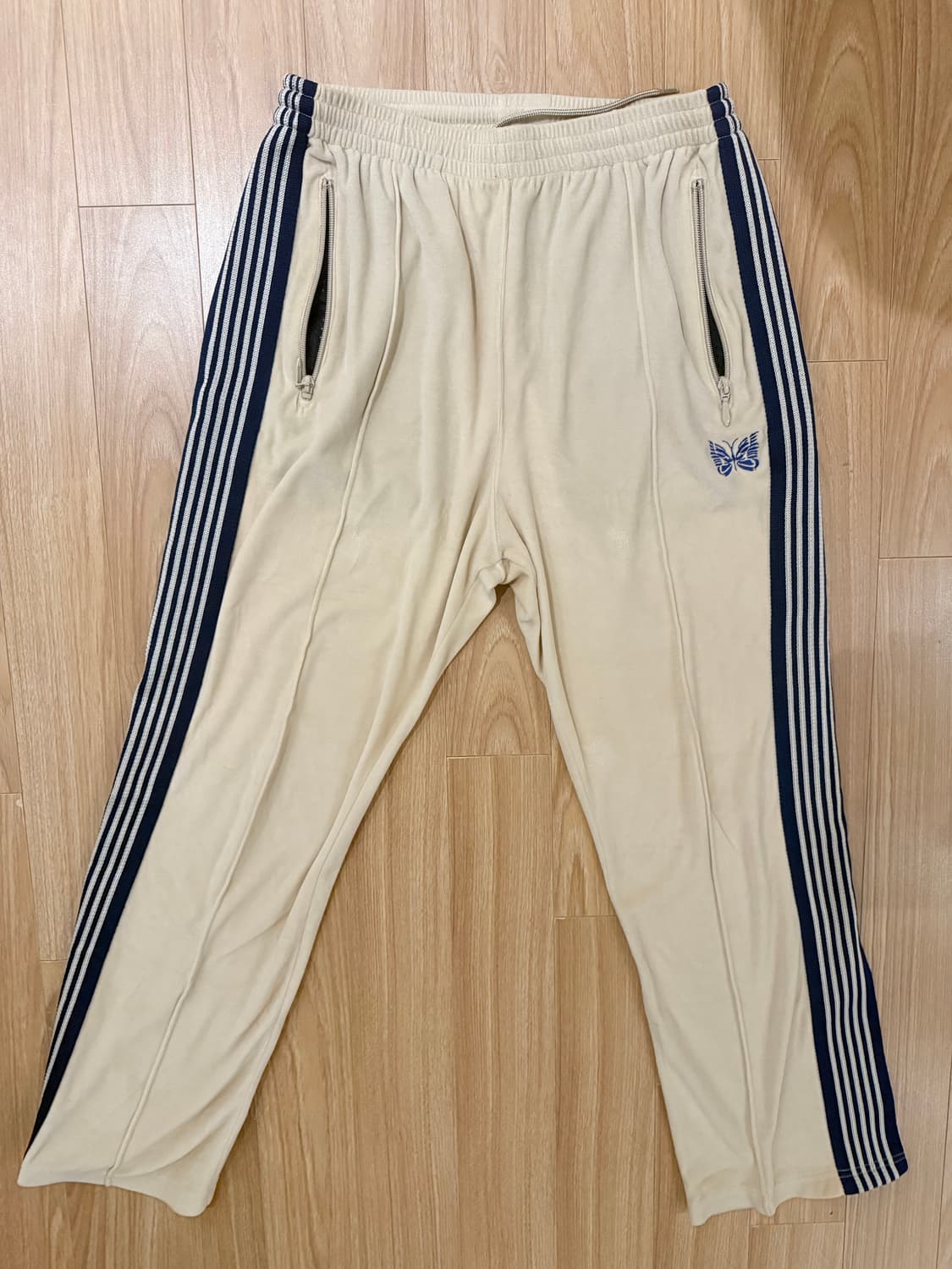 니들스 벨루어 트랙팬츠 내로우 핏 상품이미지1