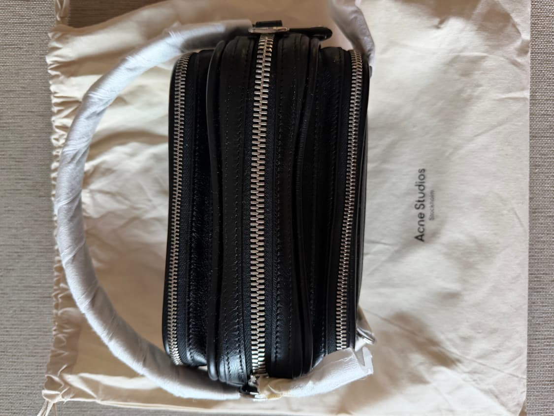 Acne Studios CAMERO 키트 크로스바디 백 상품이미지3