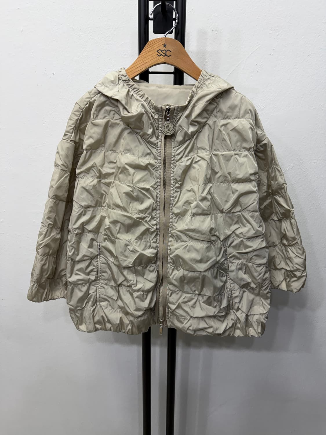 정품) 몽클레어 여성 칠부 오버핏 바람막이 0 상품이미지1