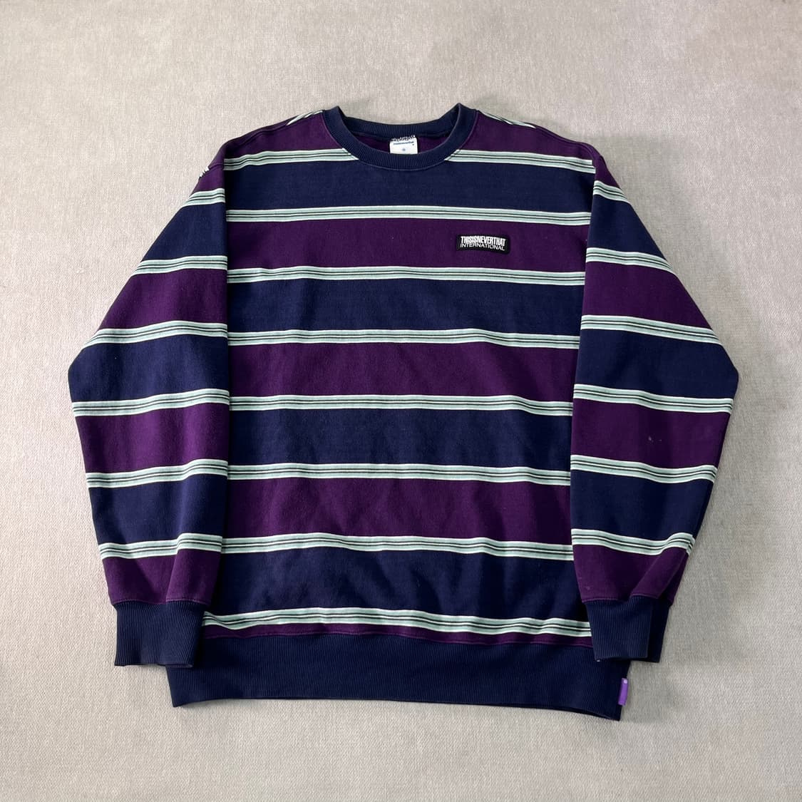 100 디스이즈네버댓 스트라이프 맨투맨 상품이미지1