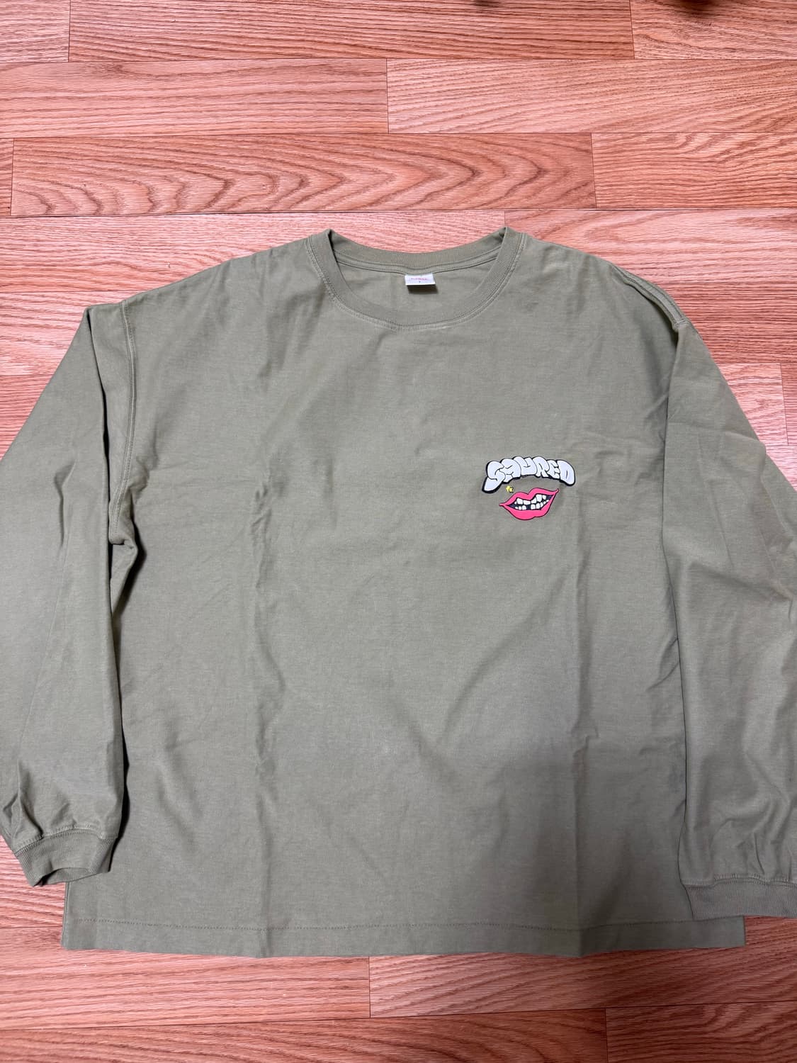 [L] 블랙아웃 피어스 사우레드 롱슬리브 팝니다! 상품이미지1