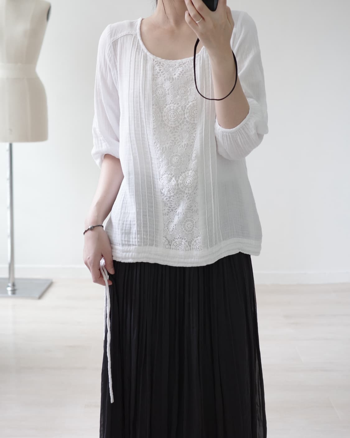 French muse lace pintuck blouse 상품이미지7