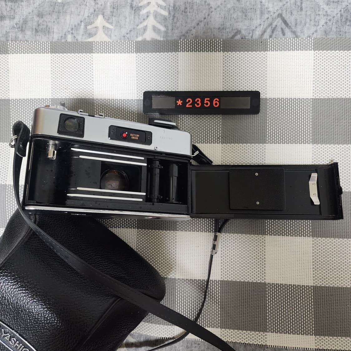 야시카 일렉트로 35 gsn 필름카메라 실버바디 케이스포함 상품이미지5