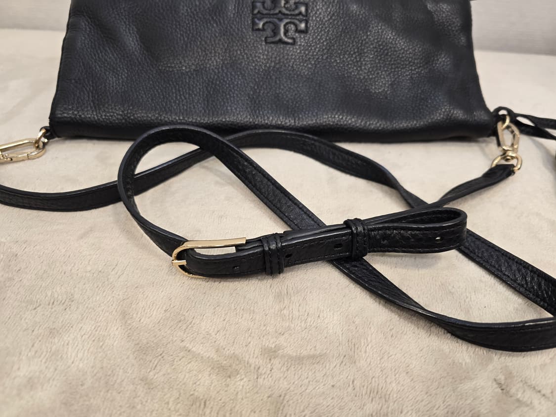 토리버치 테슬  블랙 가죽 크로스백 클러치백 상품이미지5