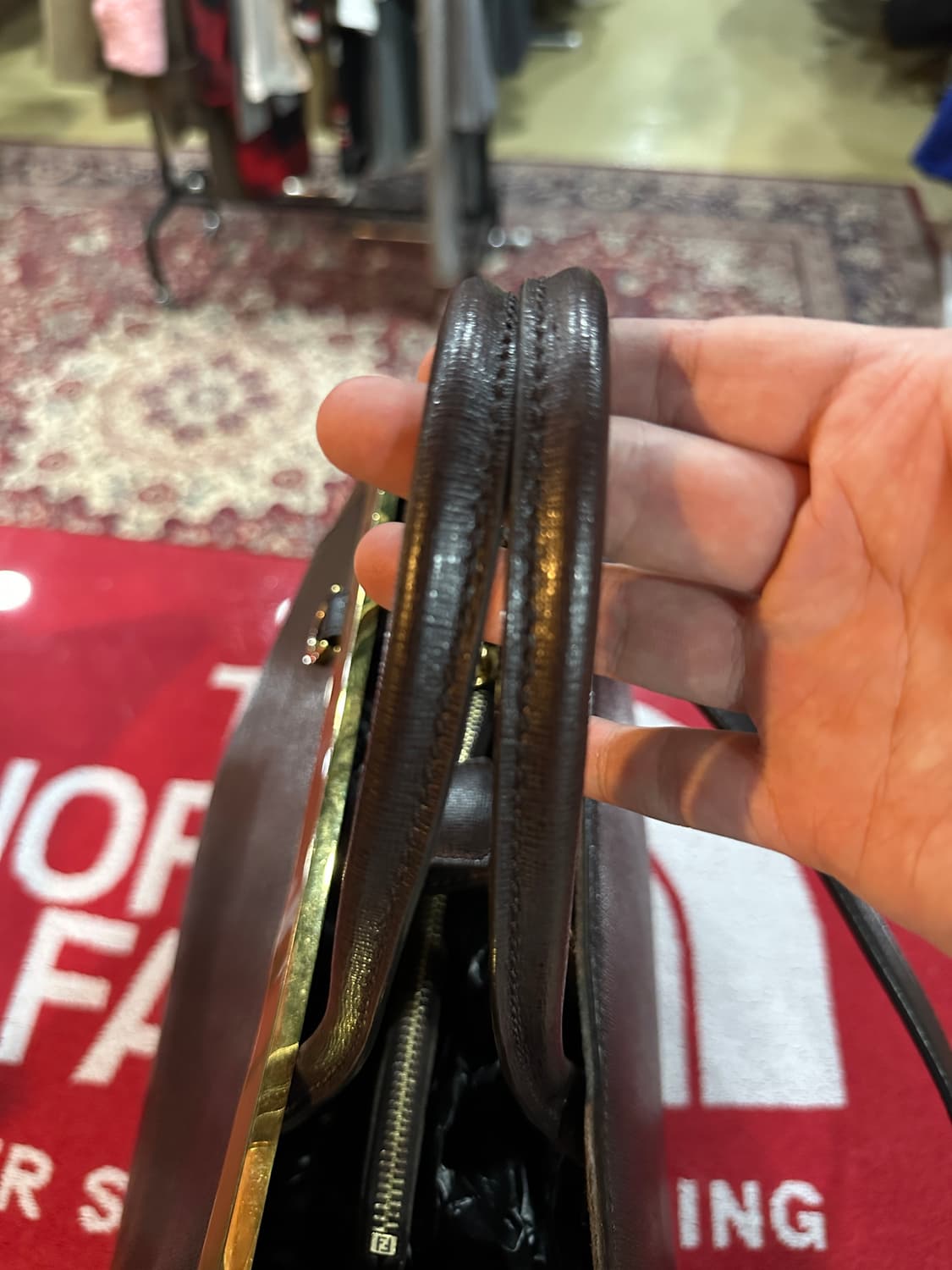 펜디 투쥬르 가죽숄더백 상품이미지8