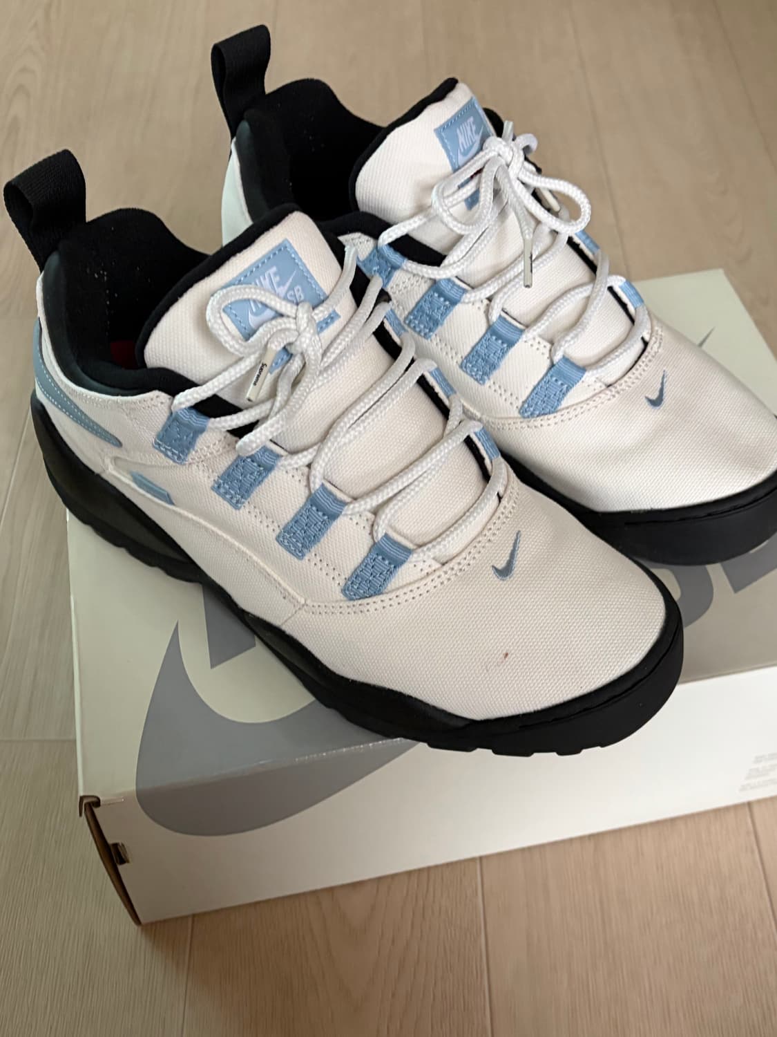 나이키 x 슈프림 SB 다윈 로우 화이트 상품이미지3