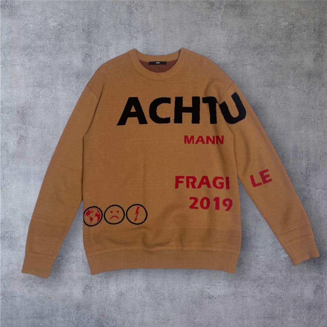 시스템 System 카멜브라운 레터링 자카드 니트 100 상품이미지1