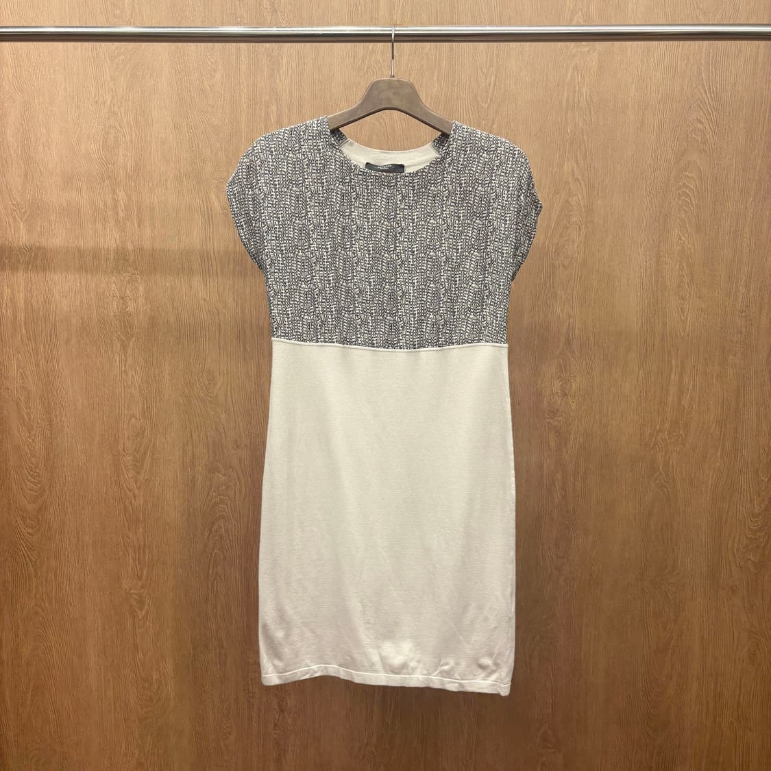 막스마라 미디 원피스 배색 투톤 패턴 슬리브리스 디테일 그레이 아이보리 상품이미지2