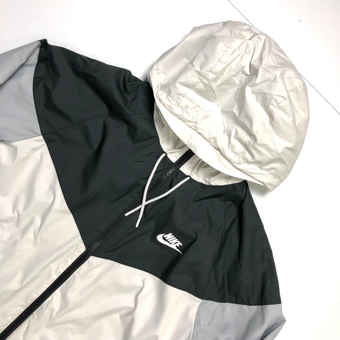 나이키 블랙 화이트 후드 바람막이 L 상품이미지3