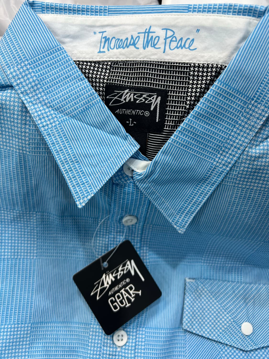 스투시 아카이빙 그래픽 로고셔츠  상품이미지2