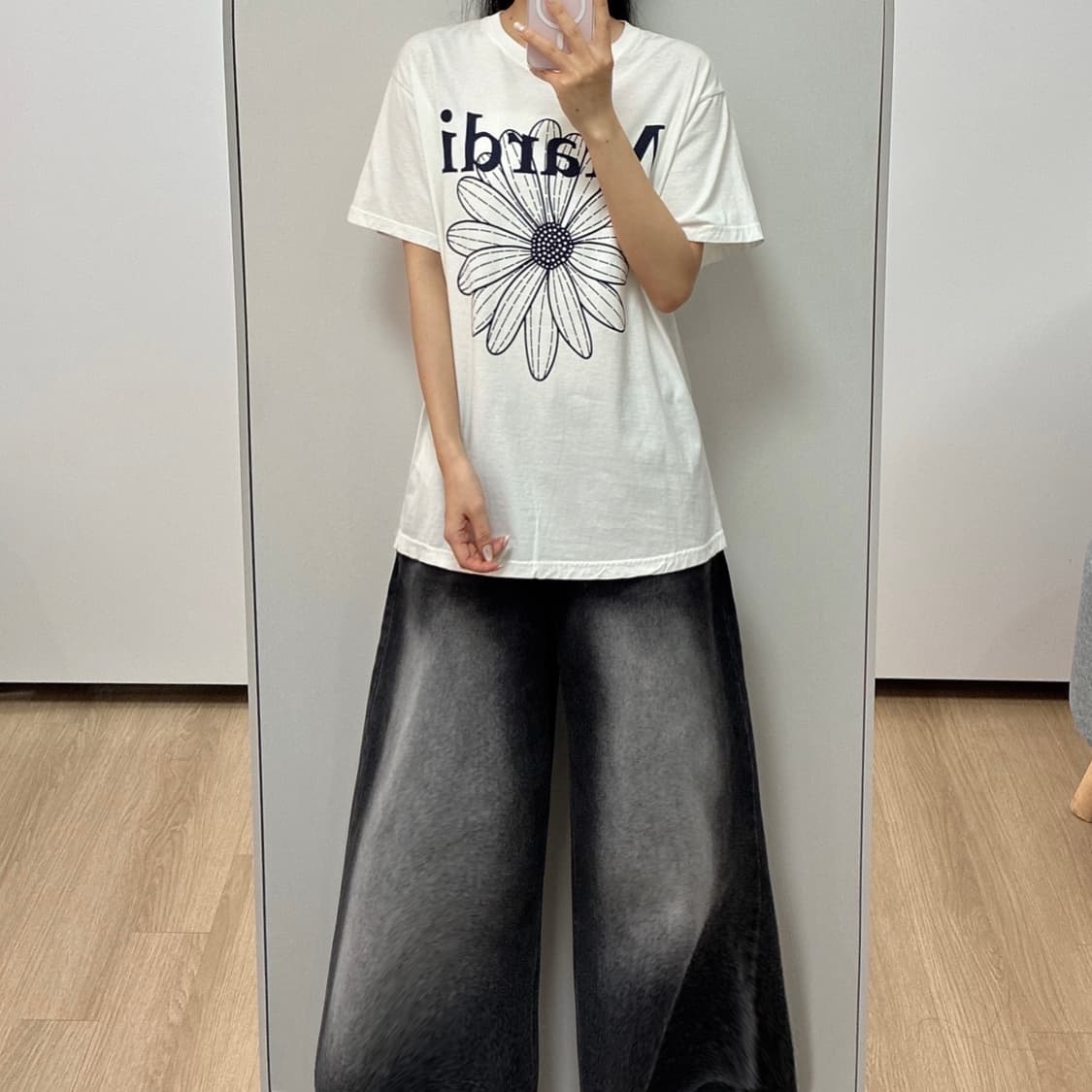 마르디 메크르디 플라워 화이트 반팔 티셔츠 상품이미지1