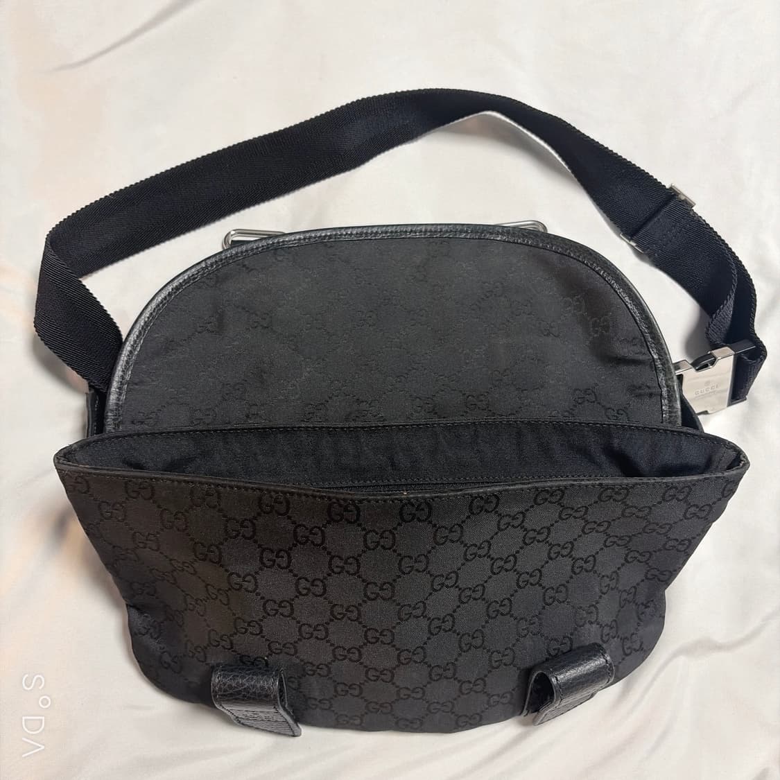 구찌 GG 로고 블랙 힙색 상품이미지4