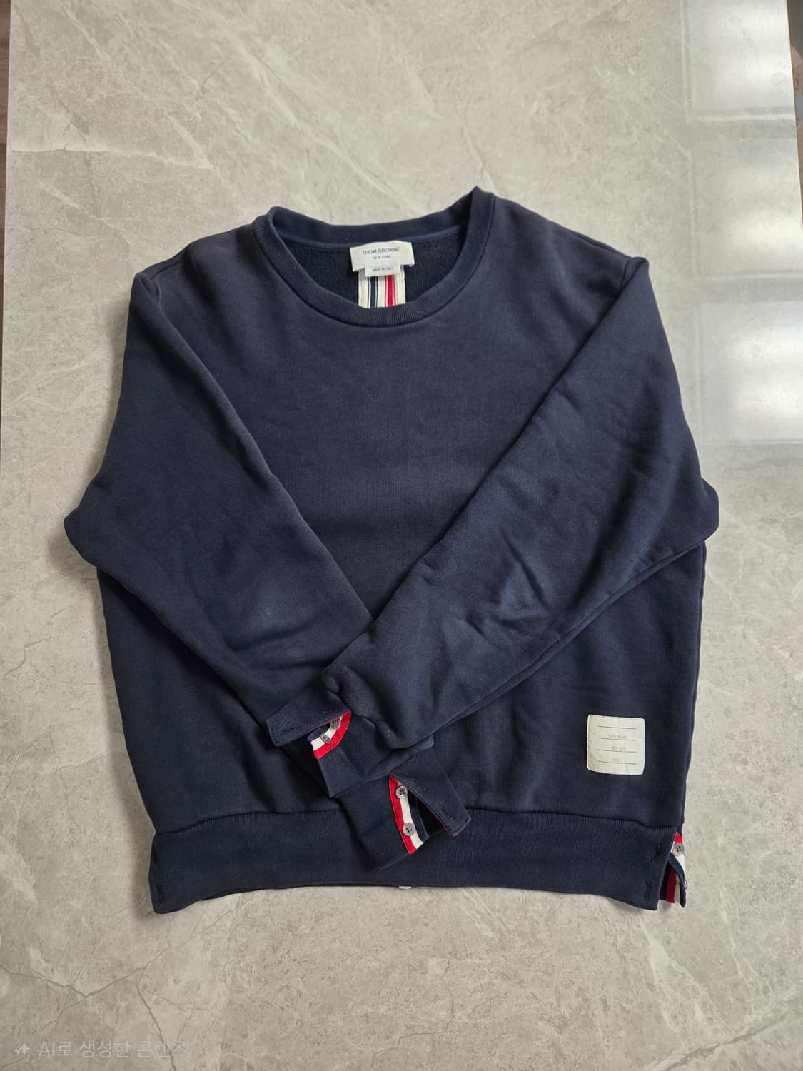 [정품] 톰브라운 백삼선 네이비 맨투맨 상품이미지1