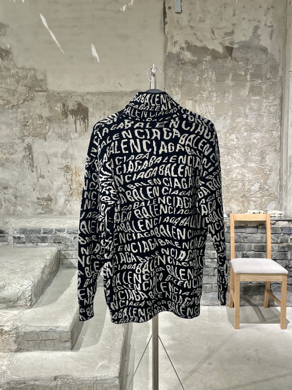 발렌시아가 블랙 자카드 터틀넥 울 스웨터 상품이미지6