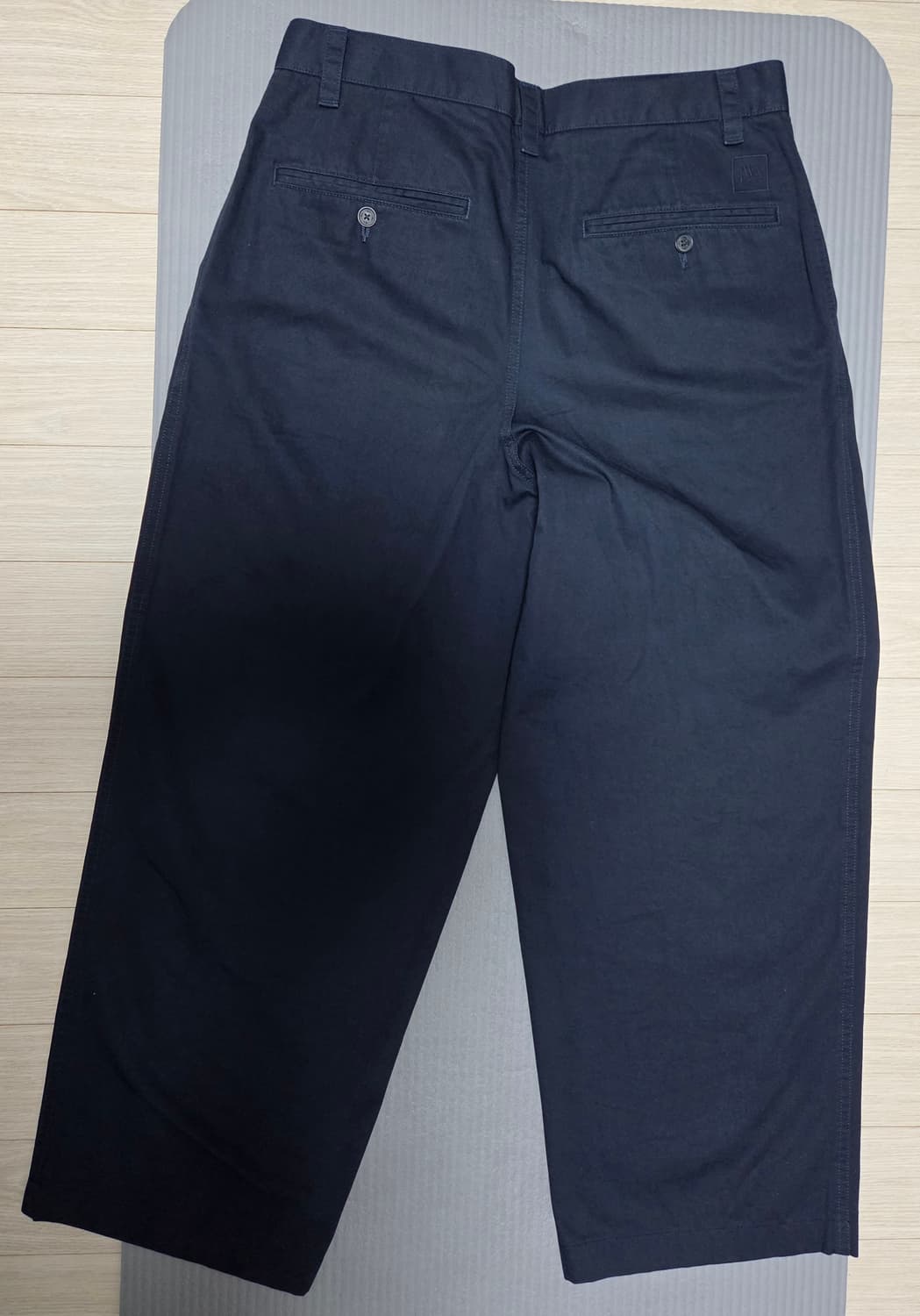 유니클로 jw앤더슨JWA원턱 와이드치노팬츠 82사이즈(31,32) 판매 상품이미지3