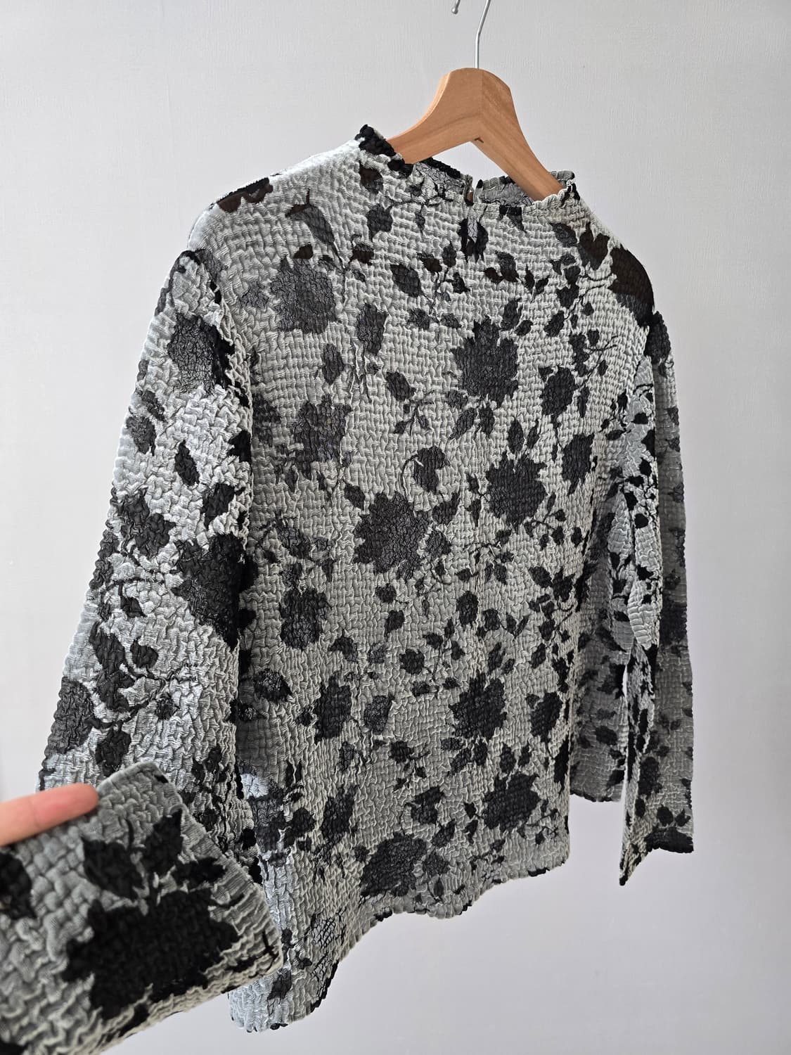 Black Velvet & Organza Floral Blouse  상품이미지3